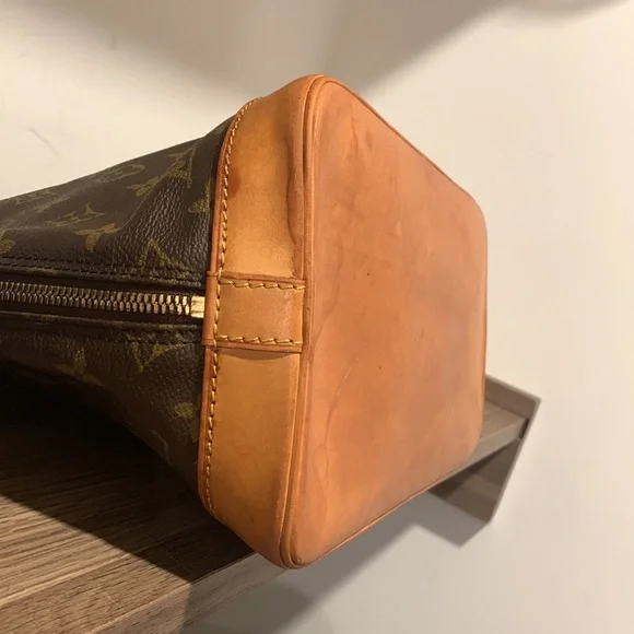 Louis Vuitton Alma PM (bigger one) Hand Bag - Picture 8 of 13